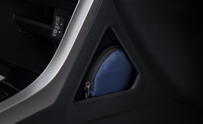 Instrument-Panel Side Pocket Instrument-Panel Side Pocket